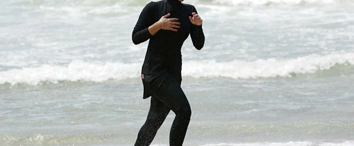 Burkini, Couillard persiste et signe Burkini, Couillard persiste et signe