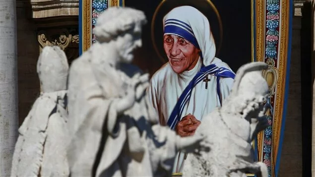 Imitons mère Teresa dit le pape François après l’avoir déclarée sainte Imitons mère Teresa dit le pape François après l’avoir déclarée sainte