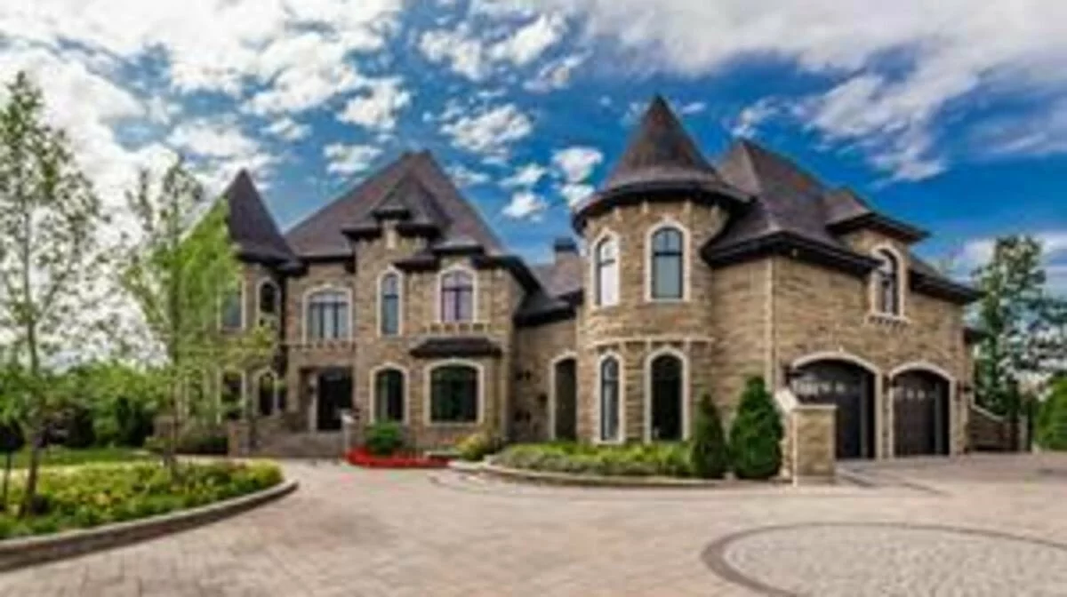 Résidence luxueuse et surprenante à vendre à Boucherville Résidence luxueuse et surprenante à vendre à Boucherville